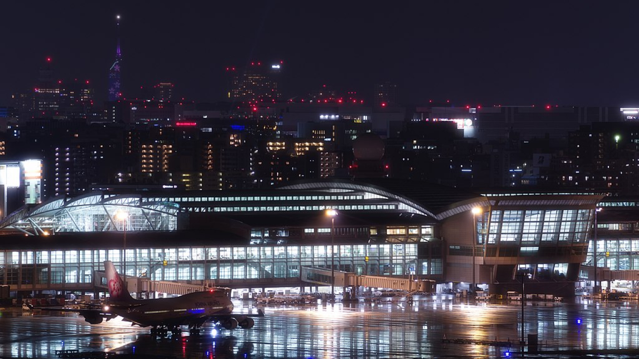 1024px Fukuoka Airport International Terminal by night April 2016 v2