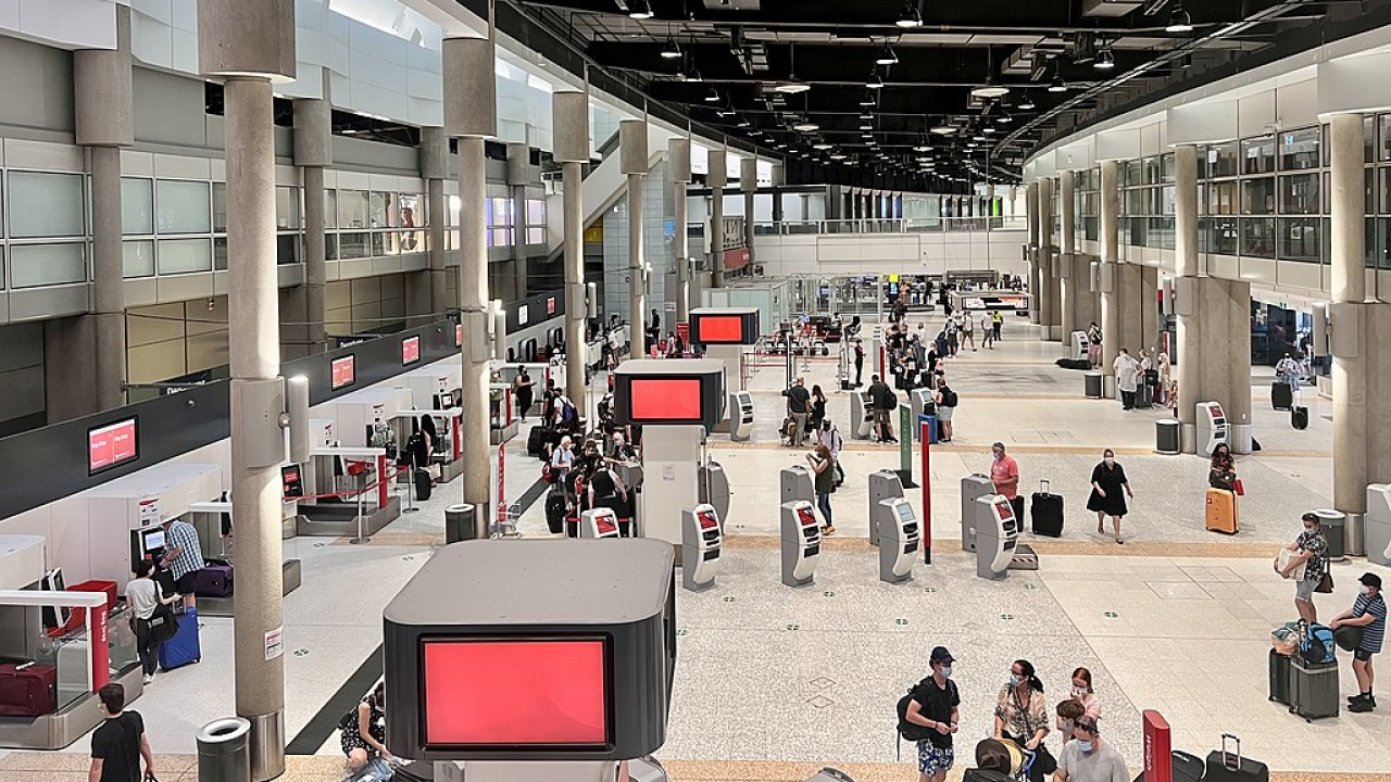 Brisbane Airport Qantas domestic terminal 2022 04