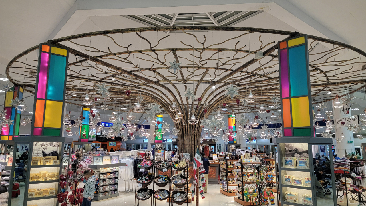 CUN MX C.Grad In terminal 5