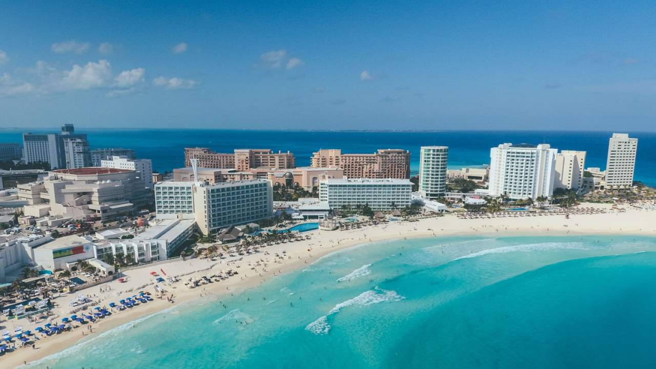 mod Aerial view of Cancuns beachfront hotels and clear waters LR pexels Zachary DeBottis