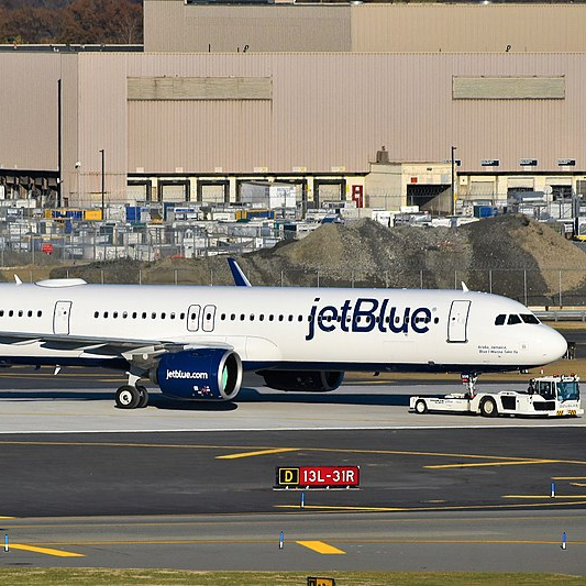 800px JetBlue Airways Airbus A321 271NX N2016J at JFK Airport