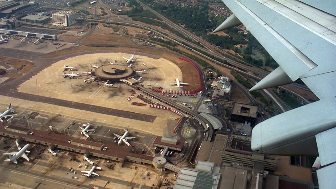 Overview of London Gatwick Airport EGKK LGW   JP6327343